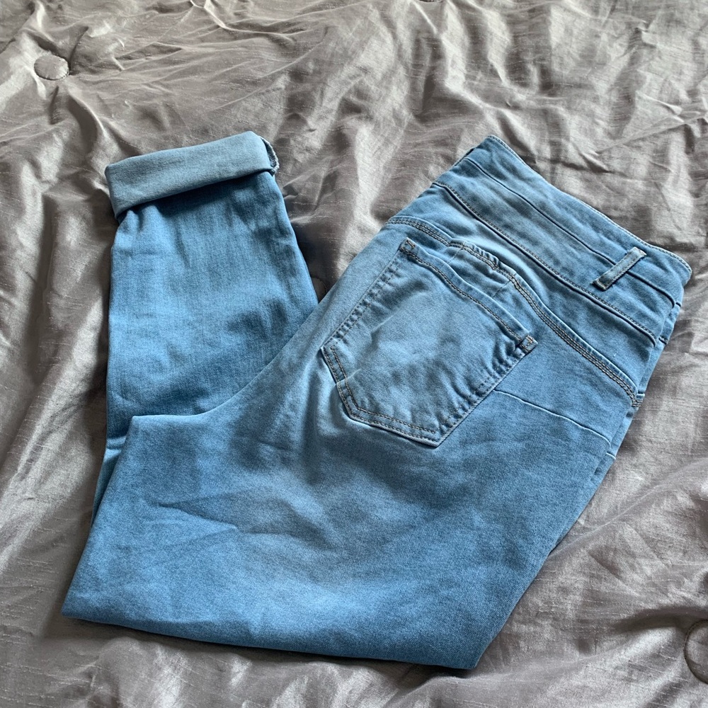 Light blue capris.